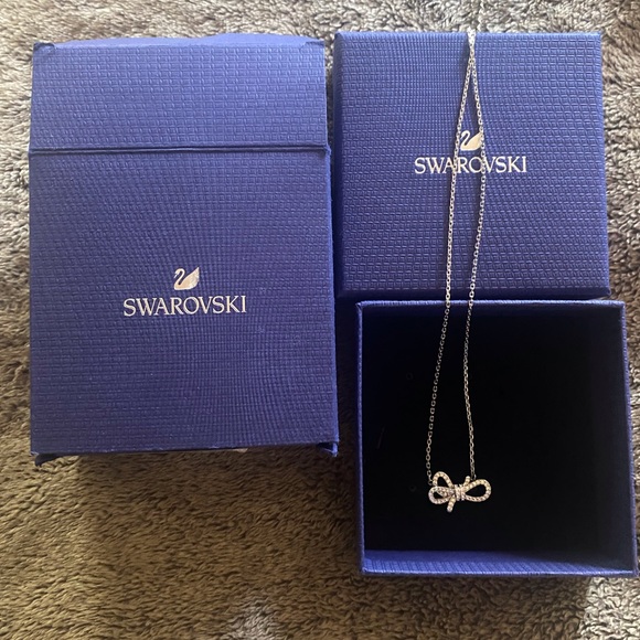Swarovski bow necklace - Picture 2 of 4